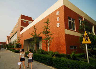 广汉市第二中学地址在哪里